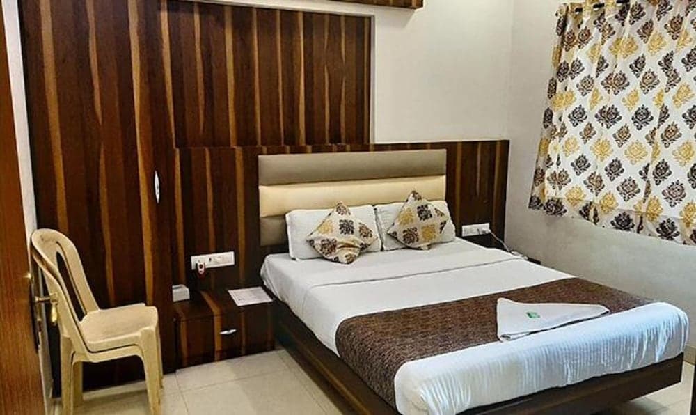 Fabhotel Golden Palms