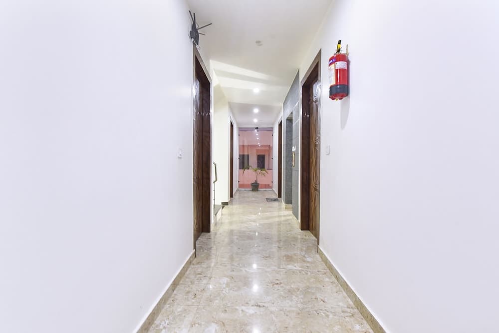 Fabhotel Hari Residency