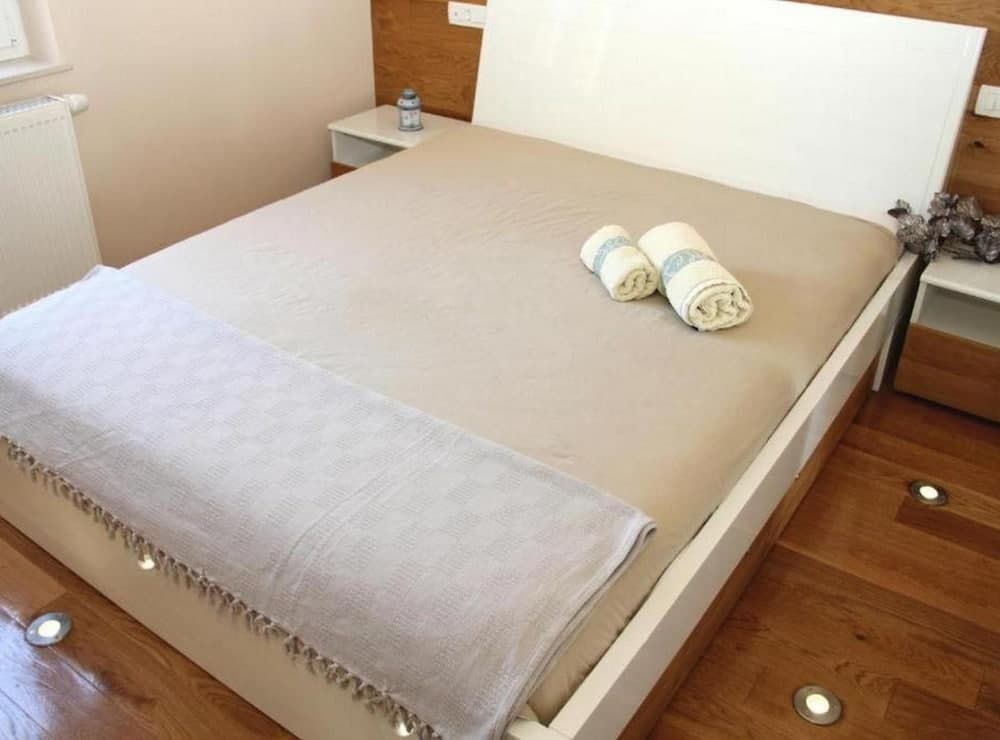 Cozy Sea View Apartment With Balcony