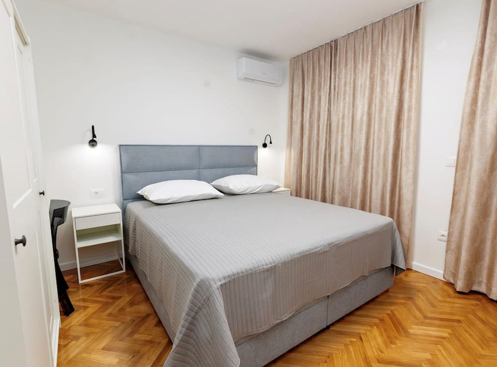 Spacious Kastel Stafilic Apartment With Private Pool