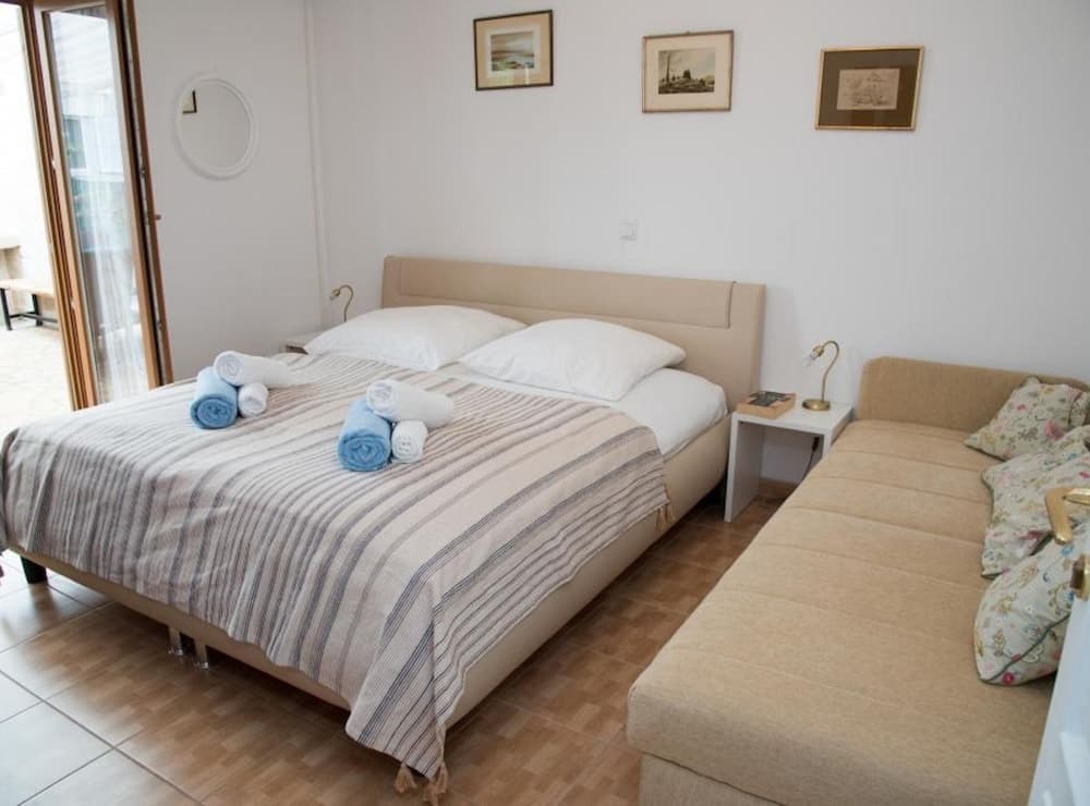 Spacious and Tranquil Apartments With Shared Pool