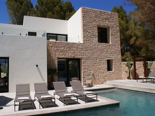 Charming Villa With sea Views