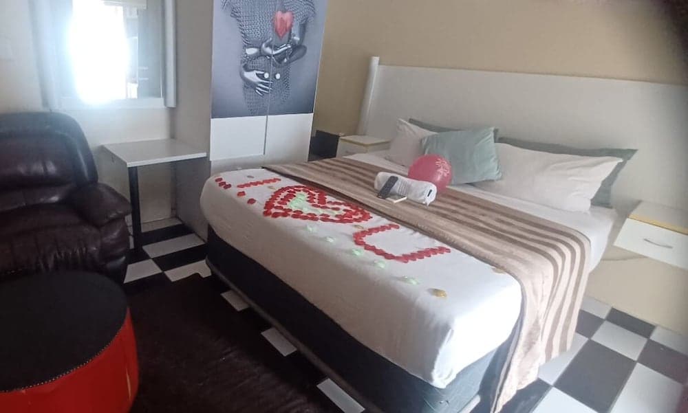 AT BLACK WOOD GUEST HOUSE