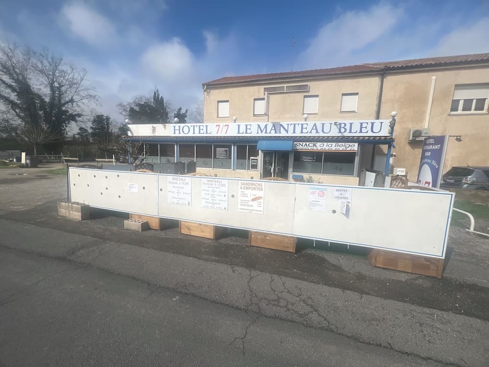 Le Manteau Bleu