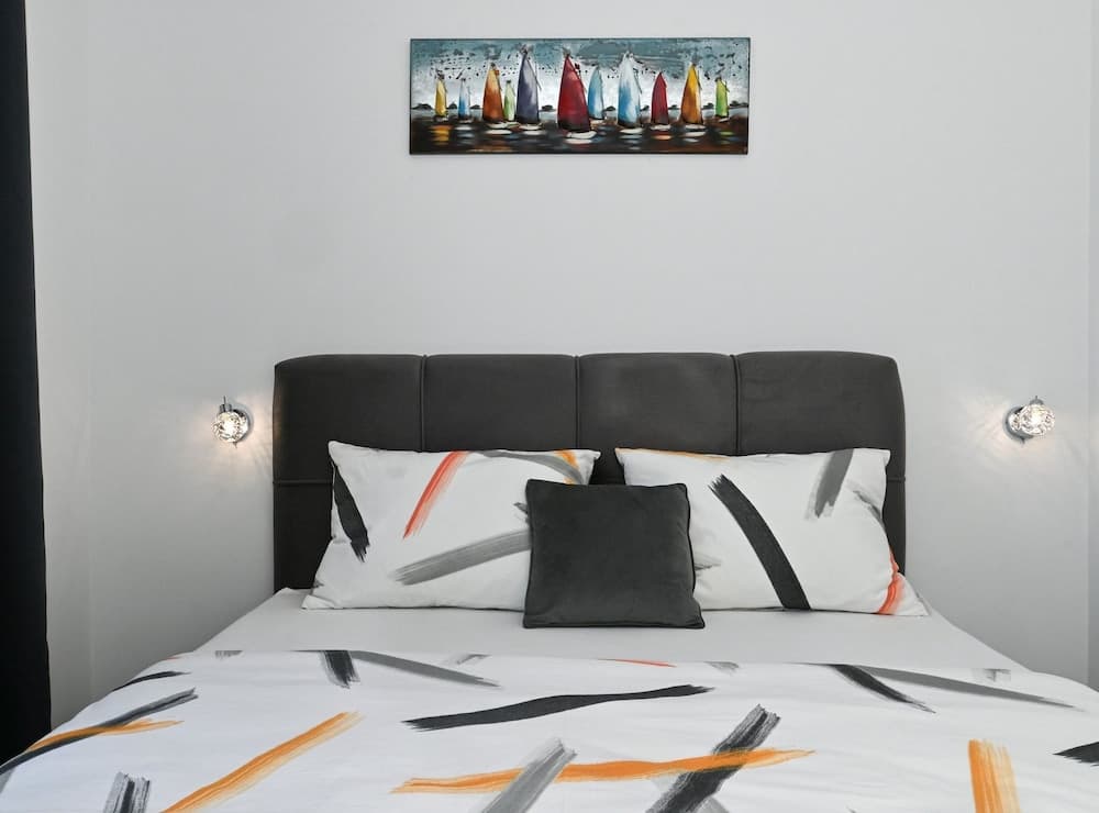 Stylish Kaštela Apartment With Modern Amenities and Free Parking