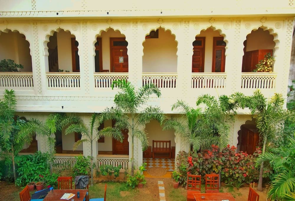 Banana Hostel