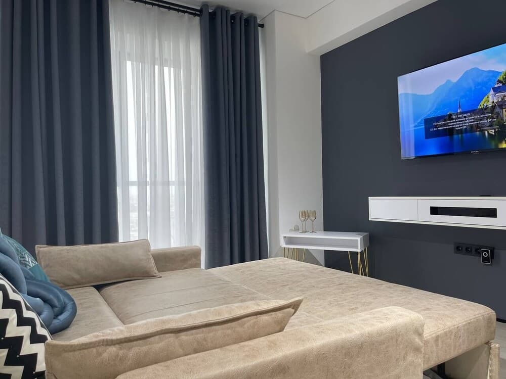 Akay city White studio