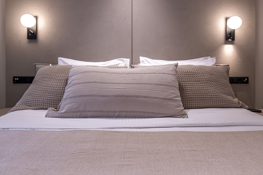 Phaedrus Living: Athens Luxury Residences Champagne