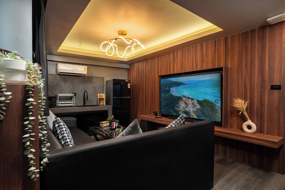 3 Double U - Kalim Sea View