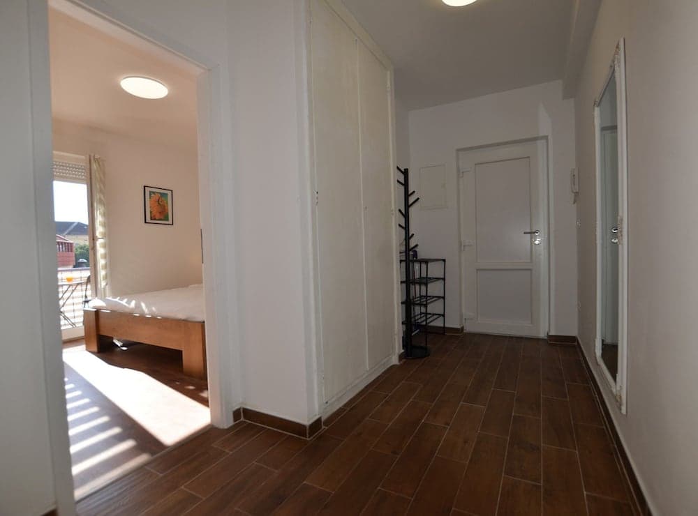 Warm and Welcoming Apartment With Balcony
