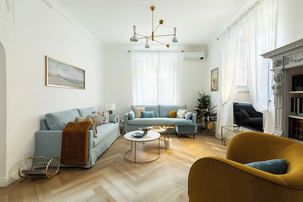 Belle Epoque House of Mirror