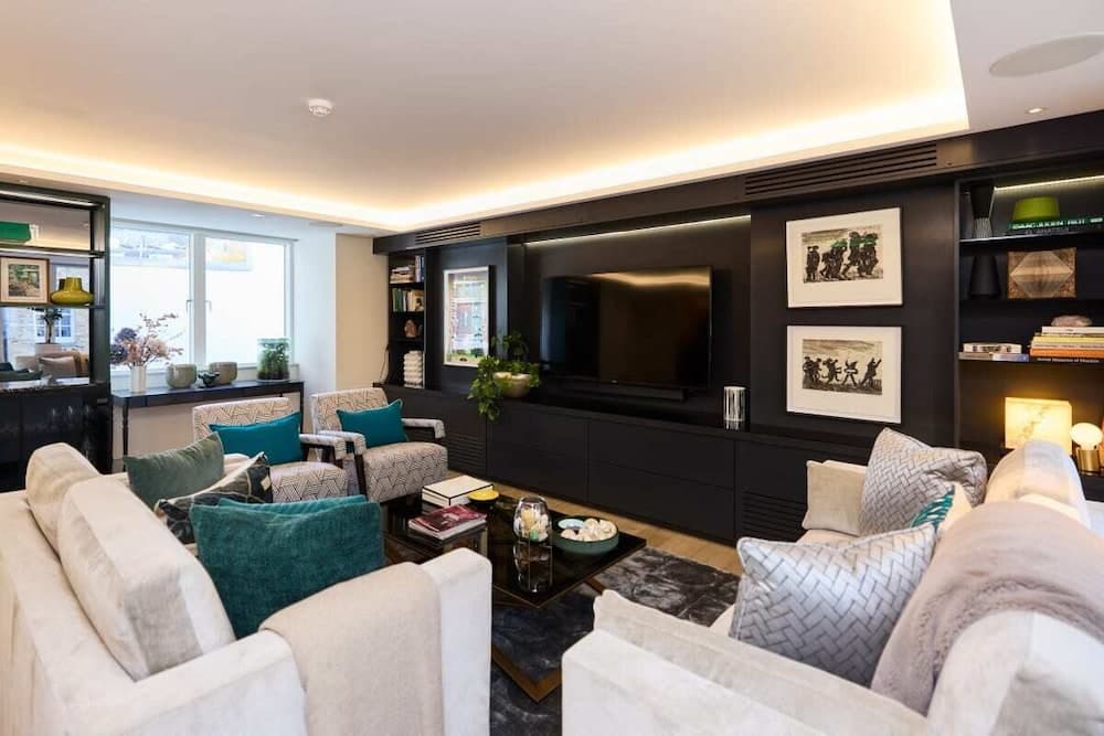 The Knightsbridge Wonder - Modern Two Bedroom House With Parking