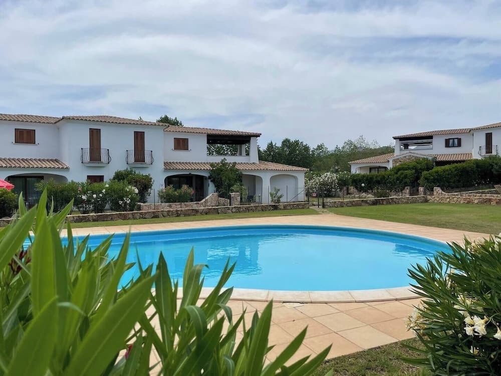 Luisa Apartment In Budoni Shared Pool