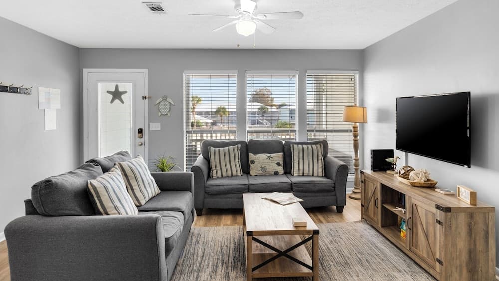 Beachside Family Condo With Pool & Beach Access!