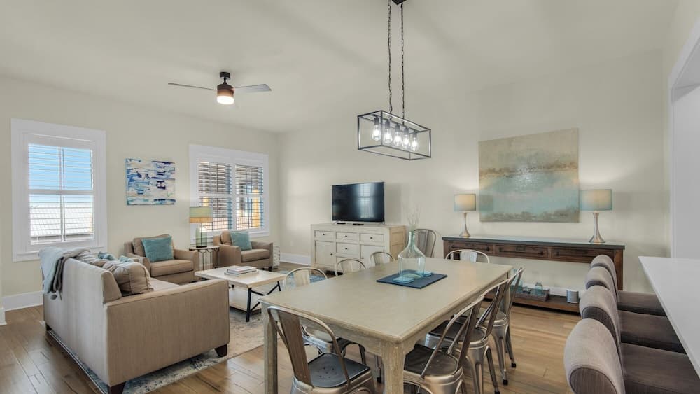 Coastal 3BR Condo With Pool & Shuttle : Snowbird Friendly!