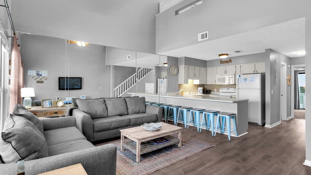 Southwinds K-8: Beachside & Pool Retreat