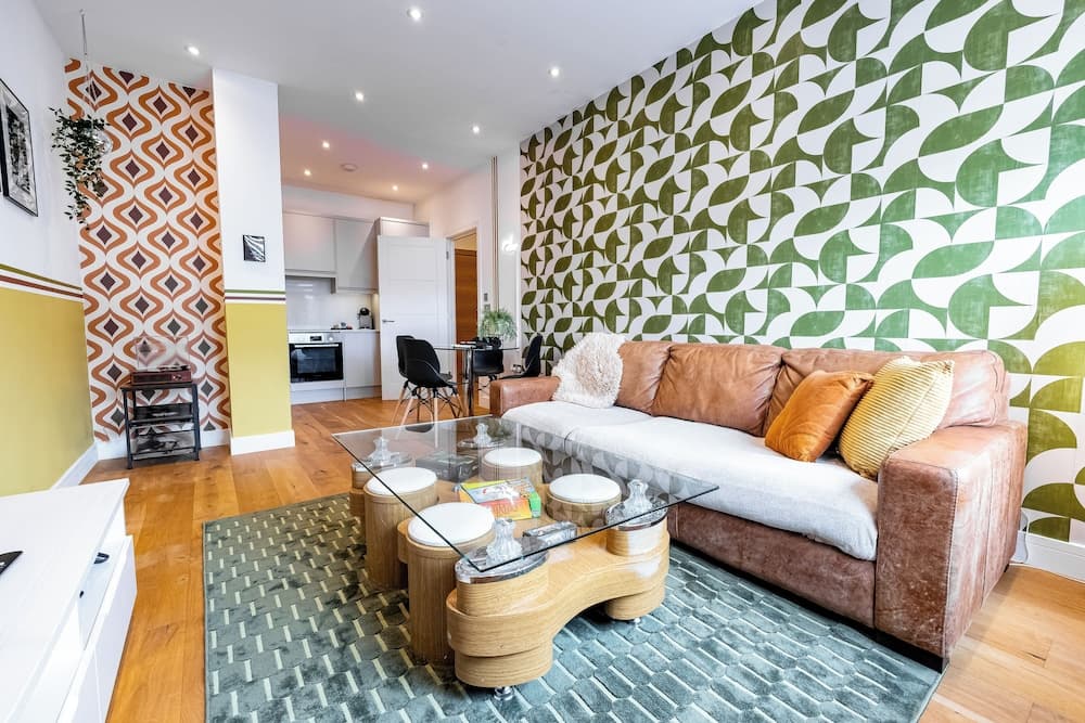 Retro 1-Bedroom Apartment in Slough