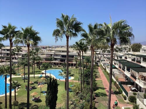 Marbella Retreat - 2 Beds - Sleeps 5 - Pool