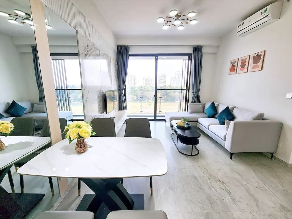 Cardinal Court Apartment