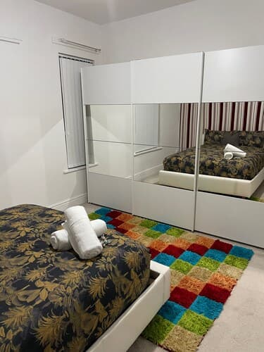 Manchester - 1 Bed- Garden - Parking