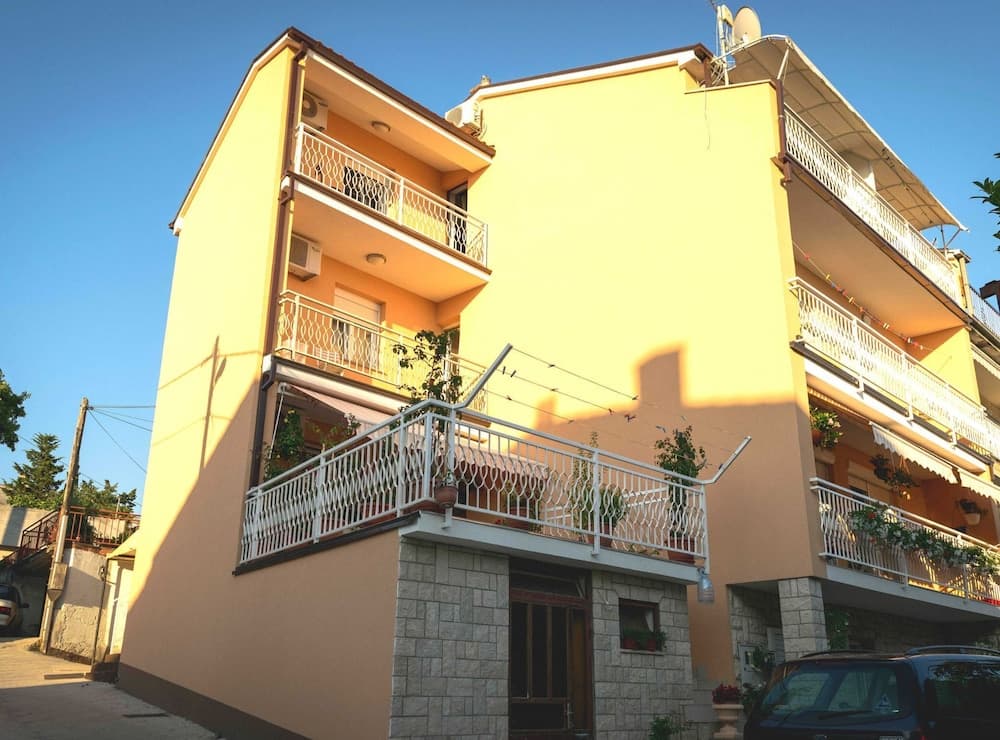 Scenic and Sunny Apartments With Sea View and Balcony