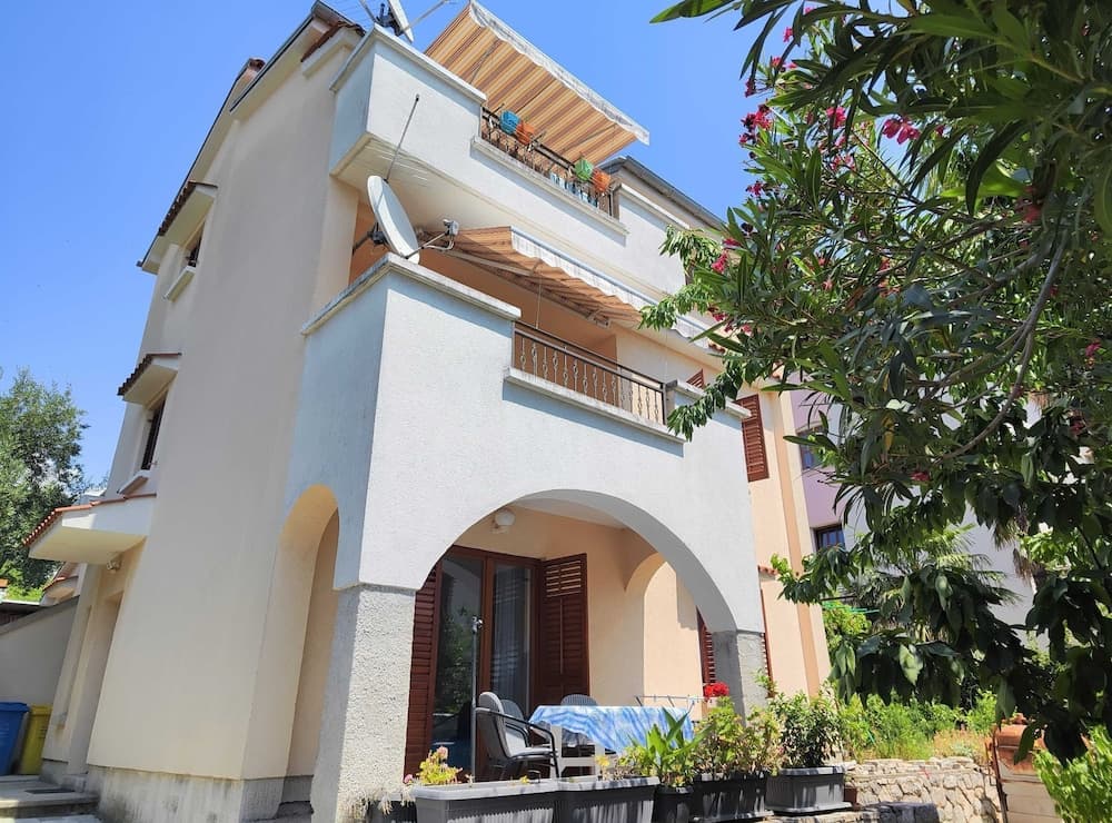 Comfortable Crikvenica Stay With Private Parking