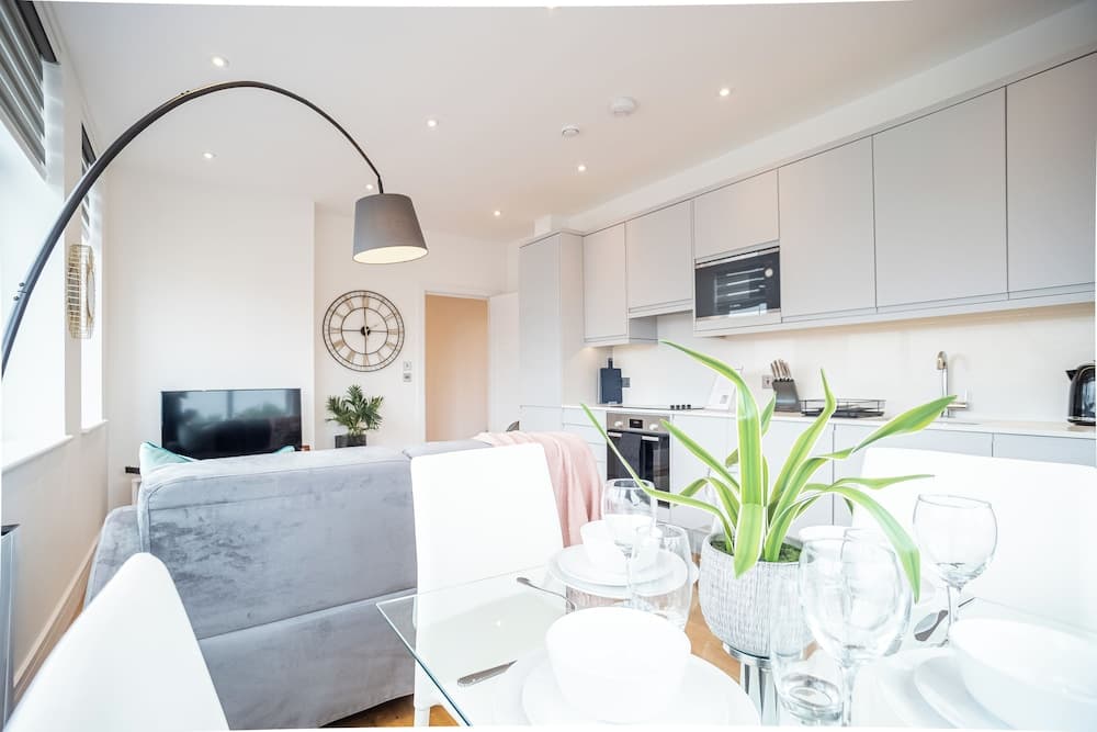 Spacious 2BR Flat near Dorney Lake