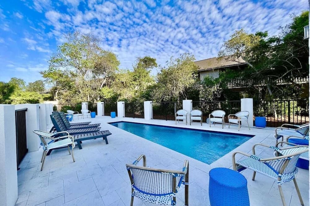 Casa d' Azure by Avantstay Sleeps 18, Private Pool, Golf Cart Included