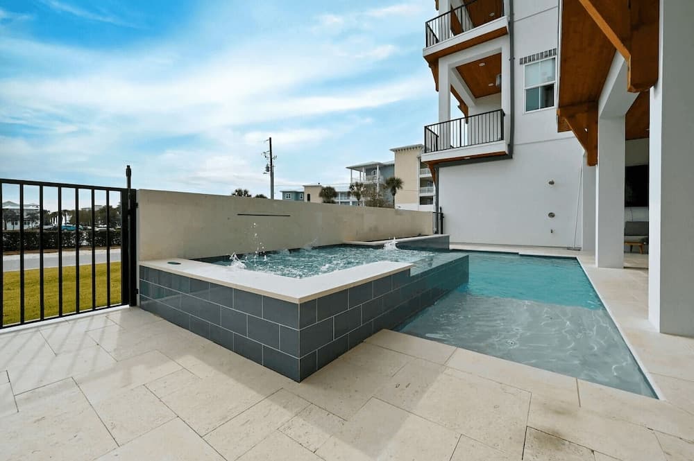 Sunlight Coast by Avantstay Sleeps 28 Pool, Gulf View, Golf Cart