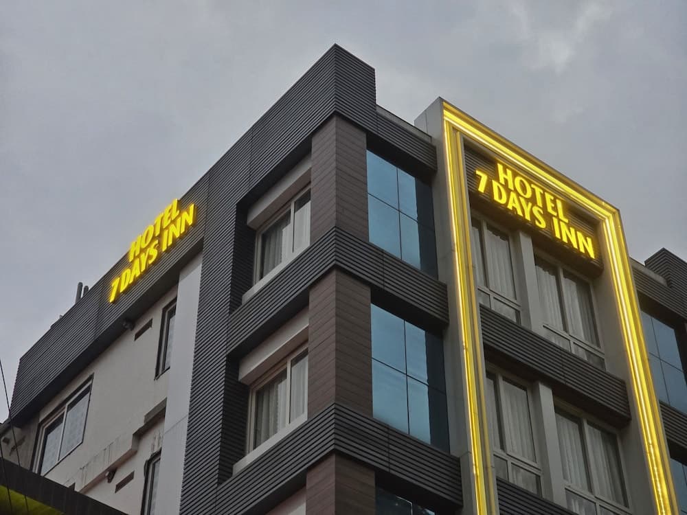 Hotel 7 Days Inn