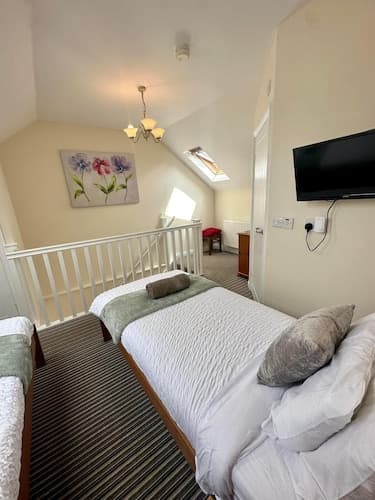 Welbury Studio, Sleeps 2, Pet Friendly & Parking