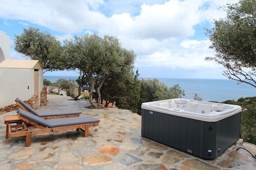 Villa Rouvis With Outdoor Hot Tub