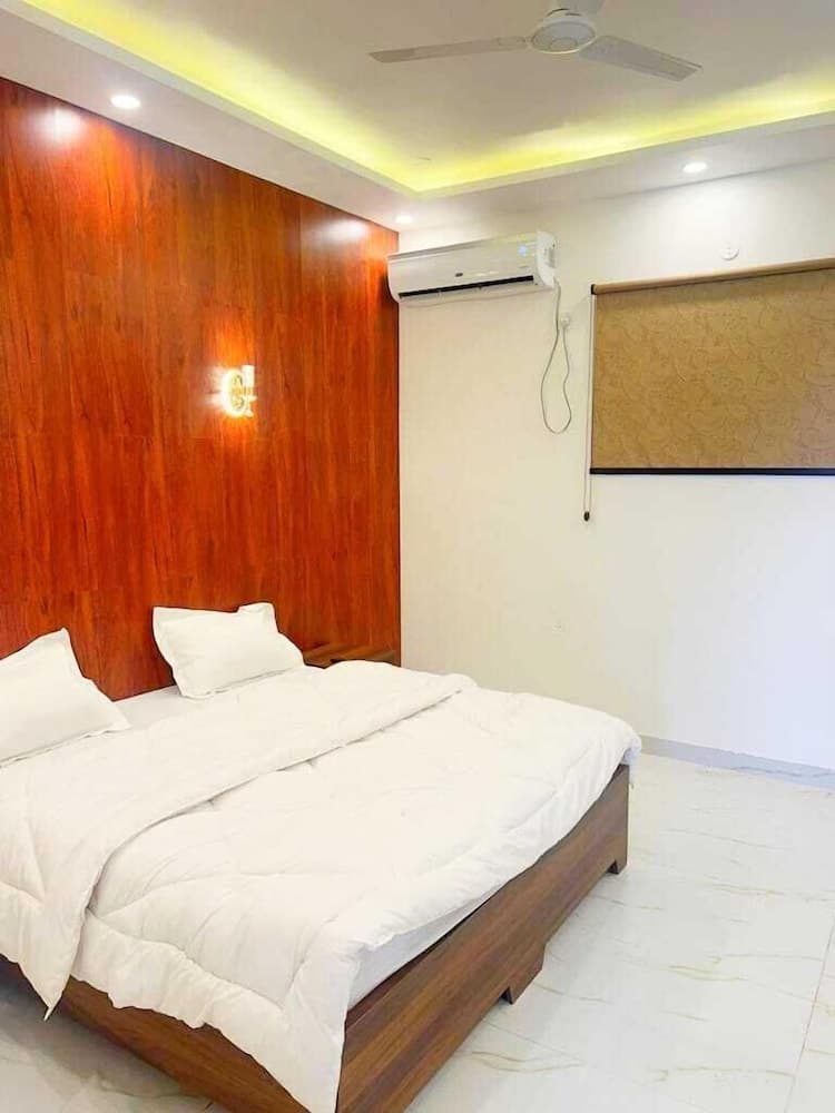 Kingfisher Luxury Resort