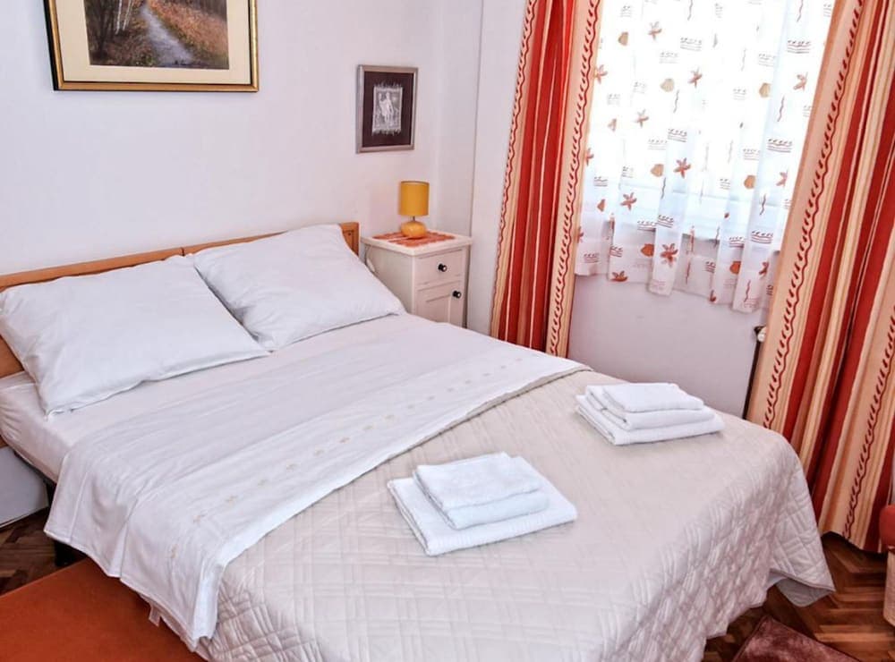 Peaceful and Secluded Krk Apartment With Terrace