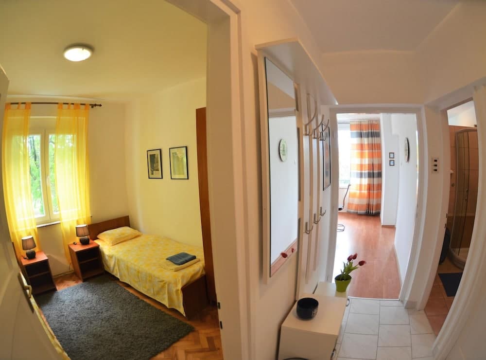 Bright and Breezy Apartment With Terrace and Sea View