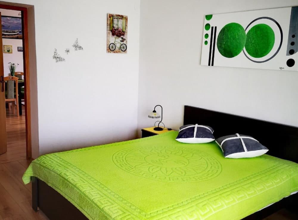 Simple and Smart Krk Apartment With Balcony