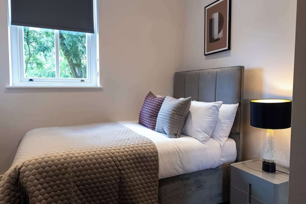 Stylish 3BR Flat in Hungerford Rd