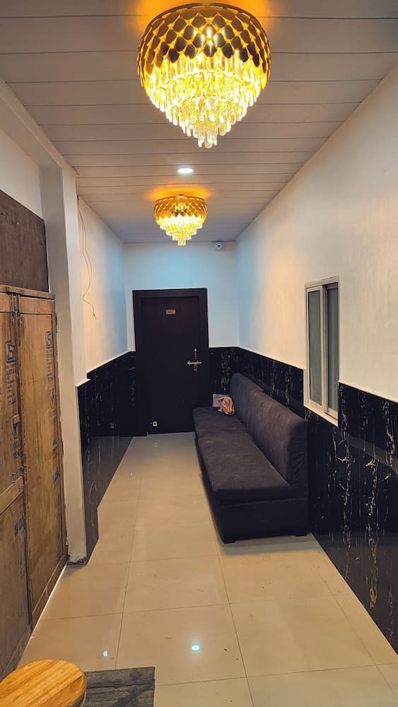 taj plaza paying guest house