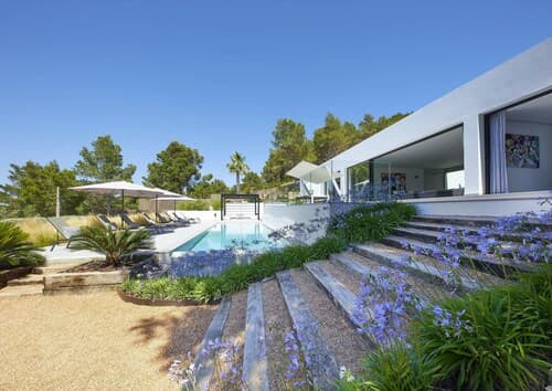 Sleek Villa With Nice Terrace
