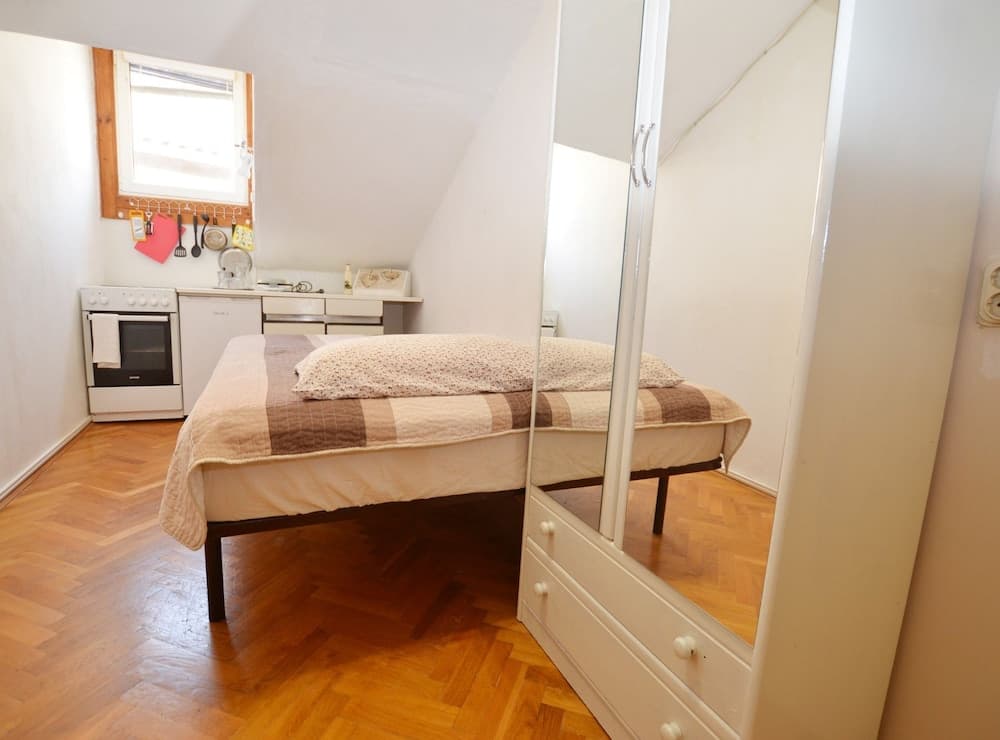 Comfortable and Compact Lodge