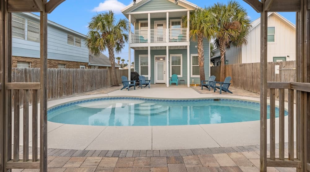 Spacious 4-bed, 3-bath Beach House Sleeps 12 for the Perfect Getaway