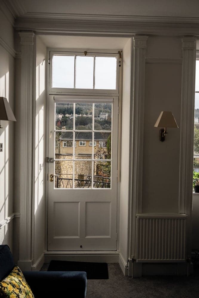 Garden Flat Apartment in Grosvenor Place