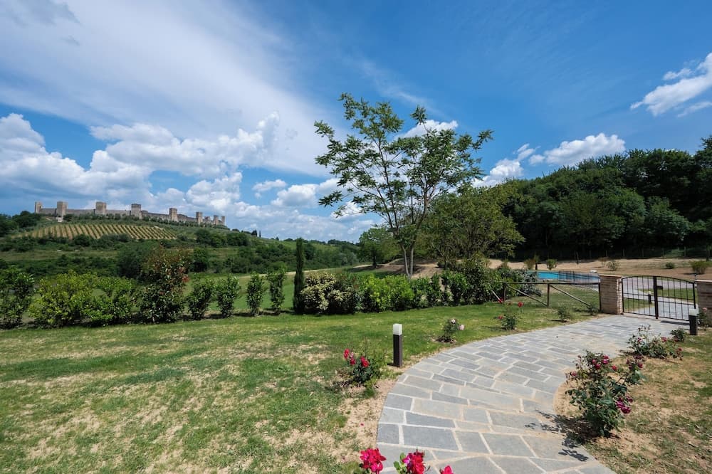 Oliveta Apartment Shared Pool