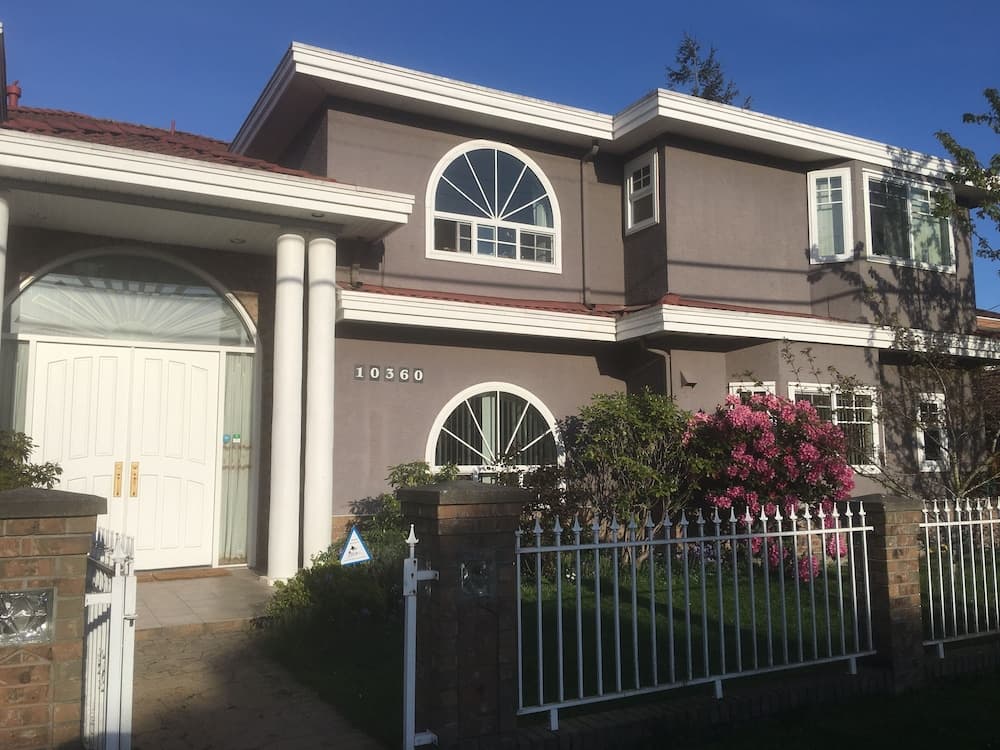 Konaklama yerinin ön cephesi