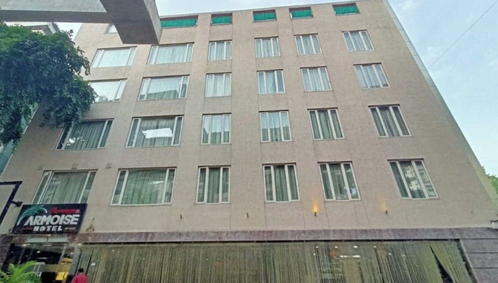 Goroomgo Super inn Armoise Ahmedabad