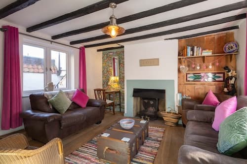 Host Stay Candyfloss Cottage