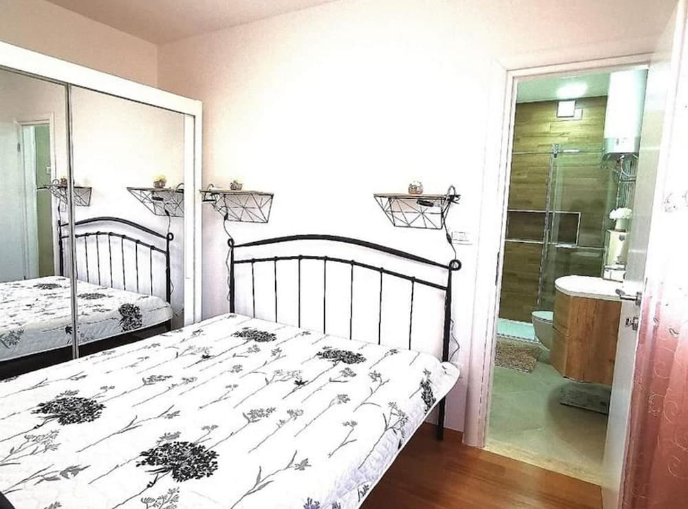 Luxury Apartment Okrug Gornji With Sea View and Pool