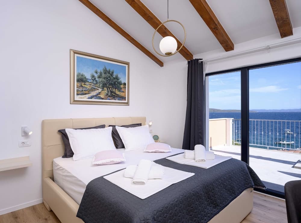 Sunlit Shores Beach Villa With Pool, Gym and Sauna