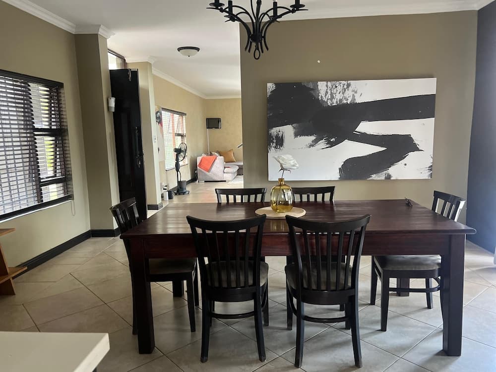 Fourways Luxury 5-Bed Home