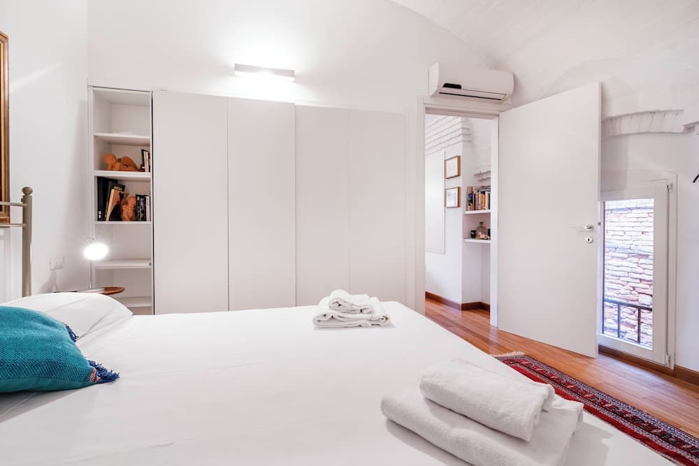 Venice Guggenheim Apt by Wonderful Italy